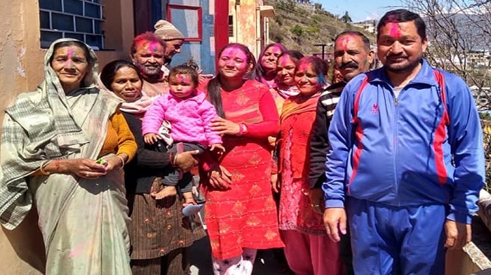टिहरी में धूमधाम से मनाई गई होली