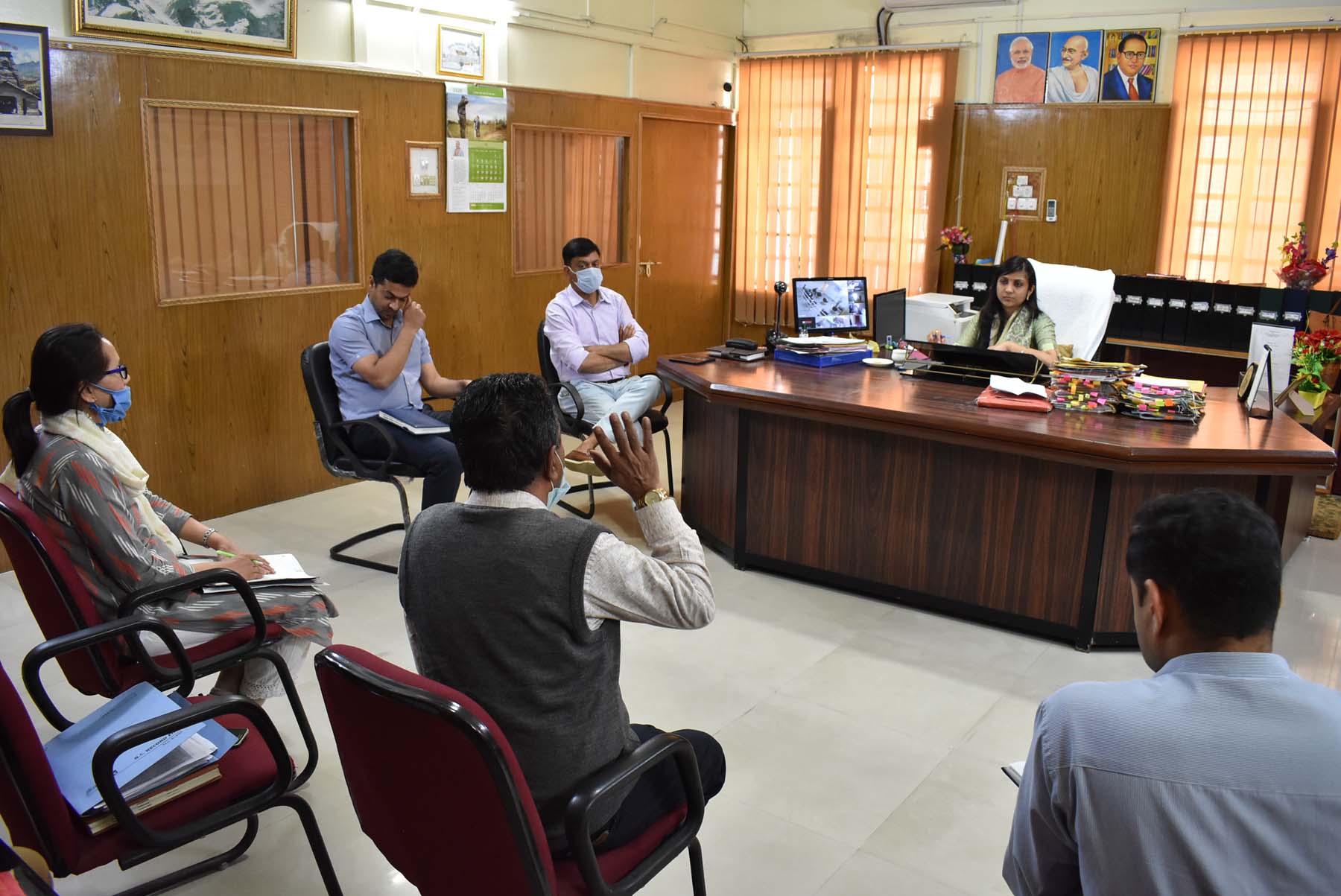 डीएम स्वाति भदौरिया ने स्वास्थ्य विभाग के अधिकारियों को दिए आवश्यक दिशा निर्देश