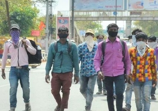 मजदूरों द्वारा रात को पैदल झारखंड लौटने का प्रयास, नैथाणा-कीर्तिनगर मार्ग पर पुलिस ने रोका