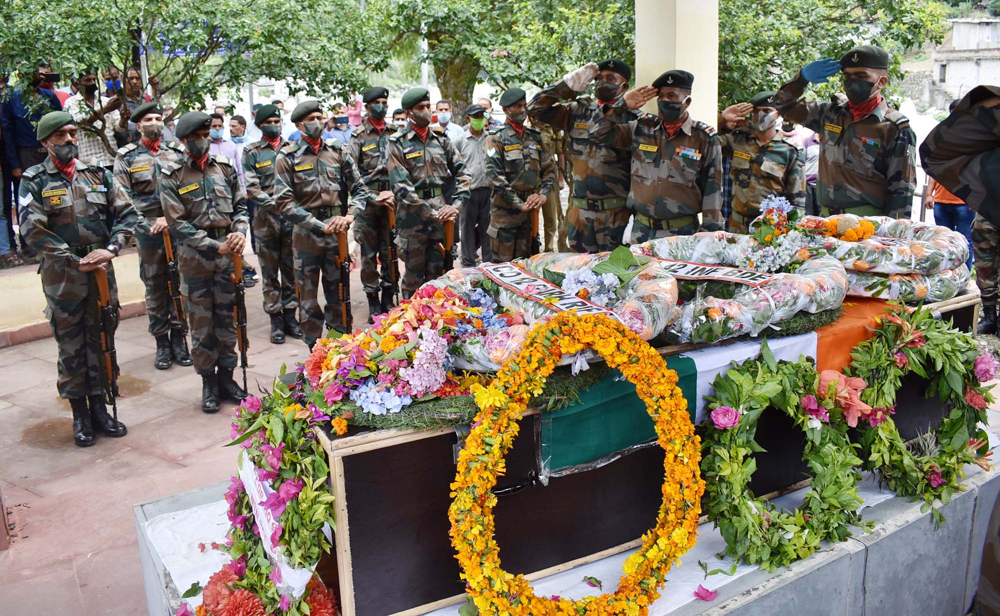 शहीद सुरेंद्र सिंह नेगी का पार्थिव शरीर पंचतत्व में विलीन