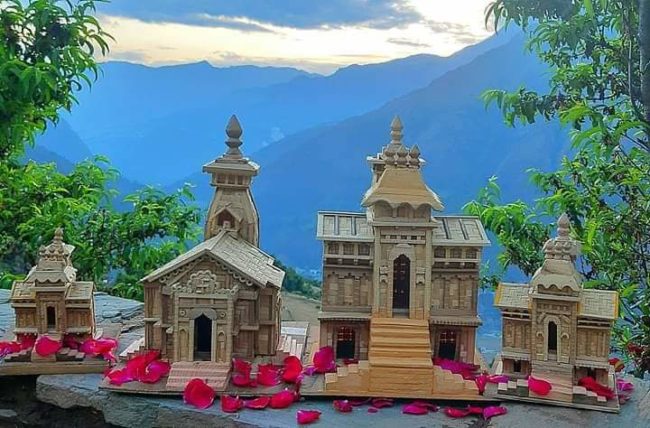 पहाड़ की प्रतिभा: लाॅकडाउन में रिंगाल से बनाया नेपाल के 'पशुपतिनाथ मंदिर' का डिजाइन - गढ़ निनाद Garhninad