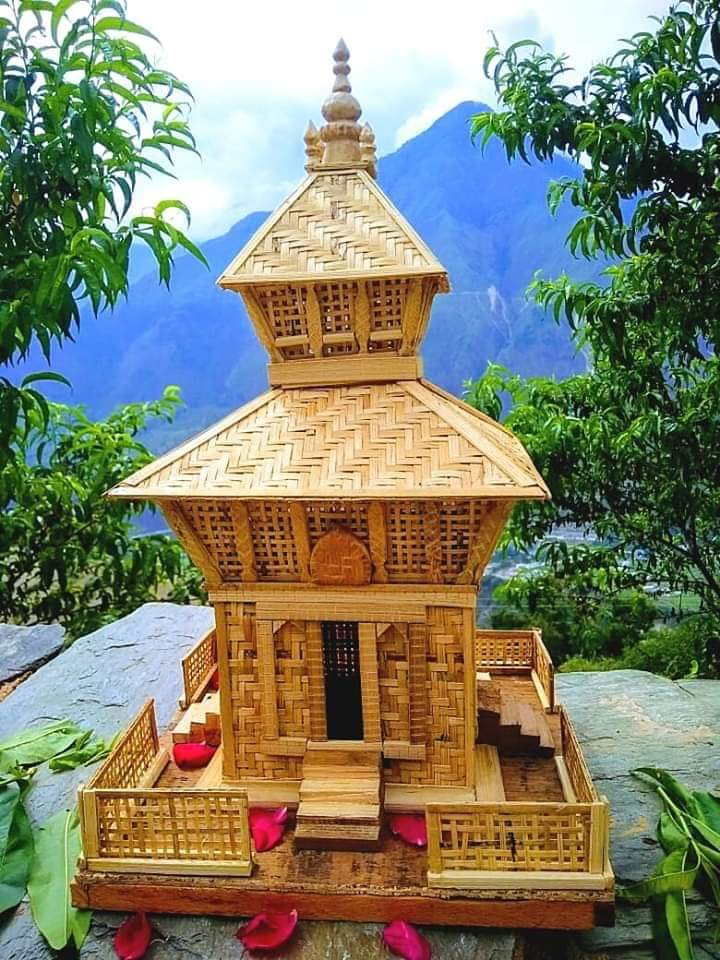 पहाड़ की प्रतिभा:  लाॅकडाउन में रिंगाल से बनाया नेपाल के ‘पशुपतिनाथ मंदिर’ का डिजाइन