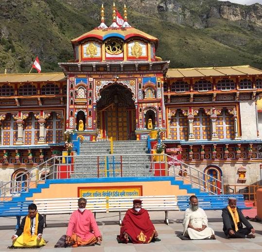 सूर्य ग्रहण समाप्त: शुद्धिकरण के बाद खुले चारों धाम