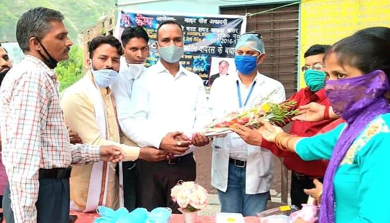 सरस्वती विद्यामंदिर इंटर कॉलेज घनसाली में निशुल्क स्वास्थ्य शिविर का आयोजन