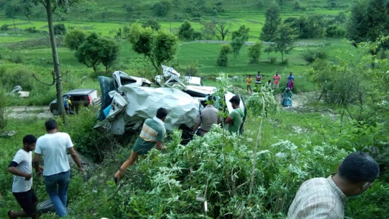 Breaking: पुरोला-नौगांव मोटर मार्ग पर वाहन दुर्घटना, 2 की मौत तीन घायल