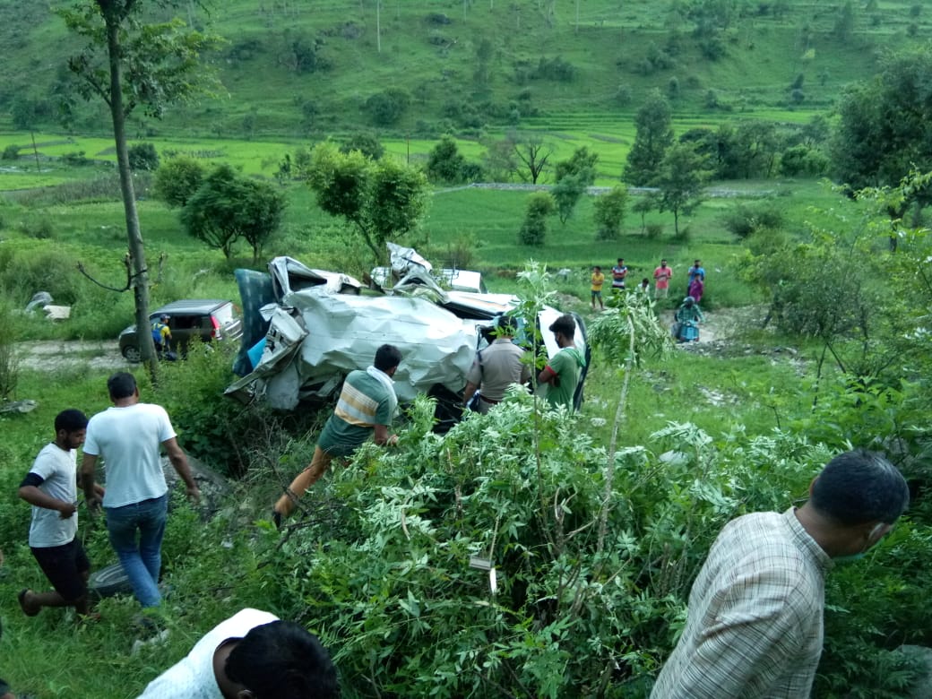 Breaking: पुरोला-नौगांव मोटर मार्ग पर वाहन दुर्घटना, 2 की मौत तीन घायल