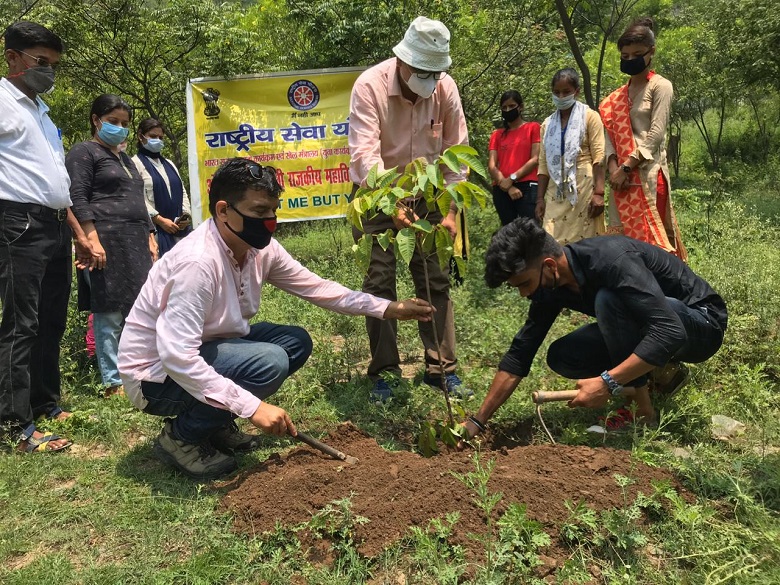 हरेला पर्व: राजकीय महाविद्यालय देवप्रयाग परिसर में वृक्षारोपण