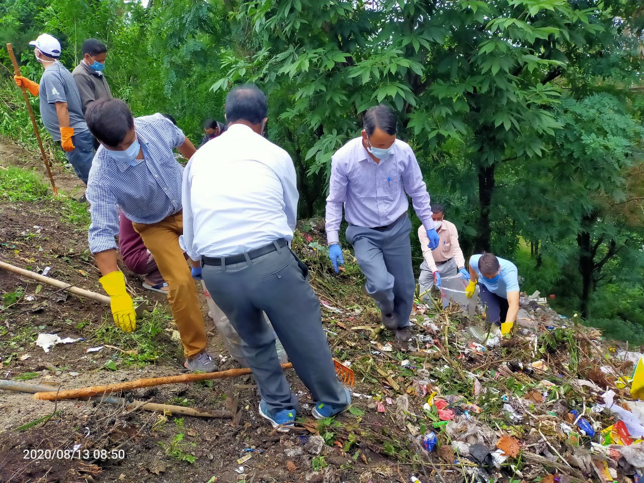 जिलाधिकारी के नेतृत्व में चला वृहद सफ़ाई अभियान