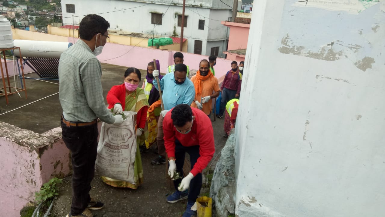 नगर पालिका परिषद चंबा द्वारा आज भी चला विशेष सफ़ाई अभियान