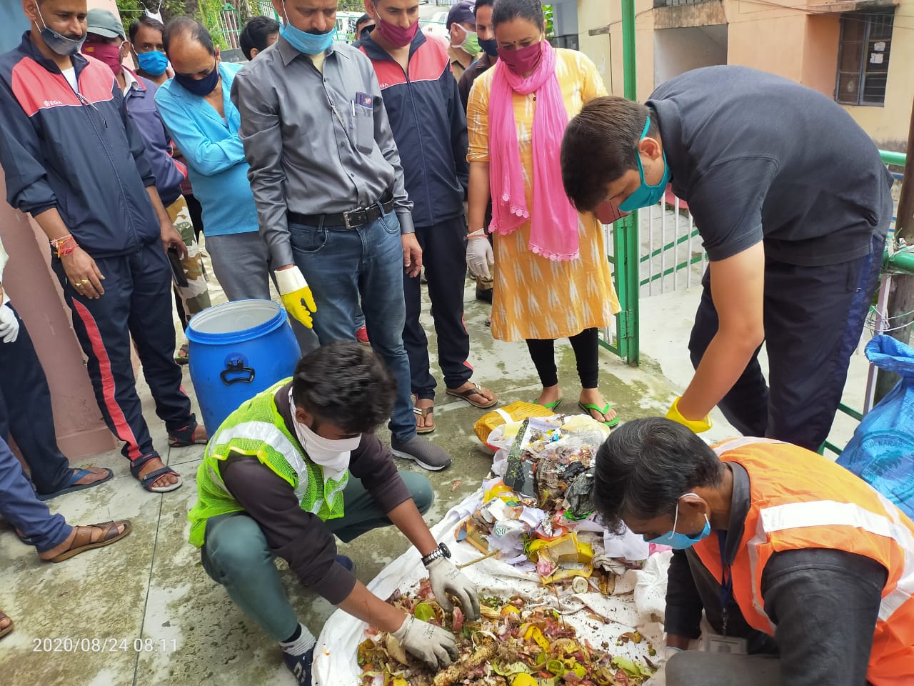 डीएम व पालिकाध्यक्ष ने किया “स्पेशल स्वच्छता अभियान” का शुभारंभ