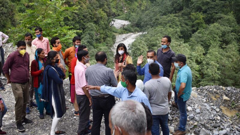 दुर्मी-गौणा ताल के पुनर्निर्माण को लेकर जिलाधिकारी स्वाति भदौरिया ने किया क्षेत्र का स्थलीय निरीक्षण