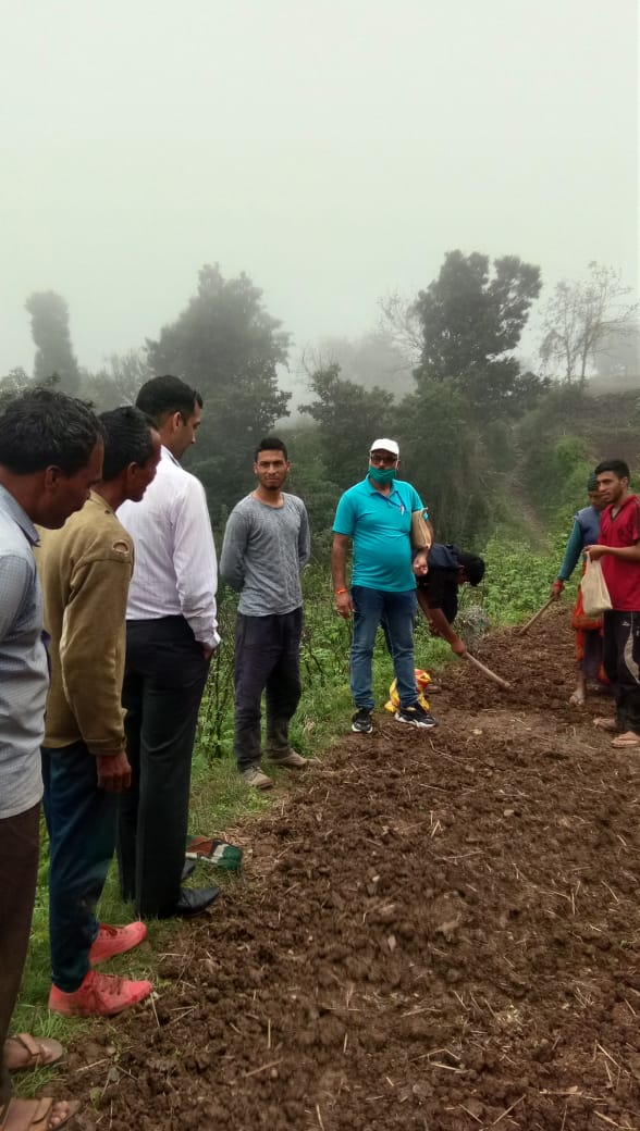 सीडीओ ने मौण गांव पहुंच कर किया विभिन्न योजनाओं का स्थलीय निरीक्षण