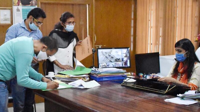 कर्णप्रयाग में बंद पड़ी मदिरा की दुकान का आवंटन