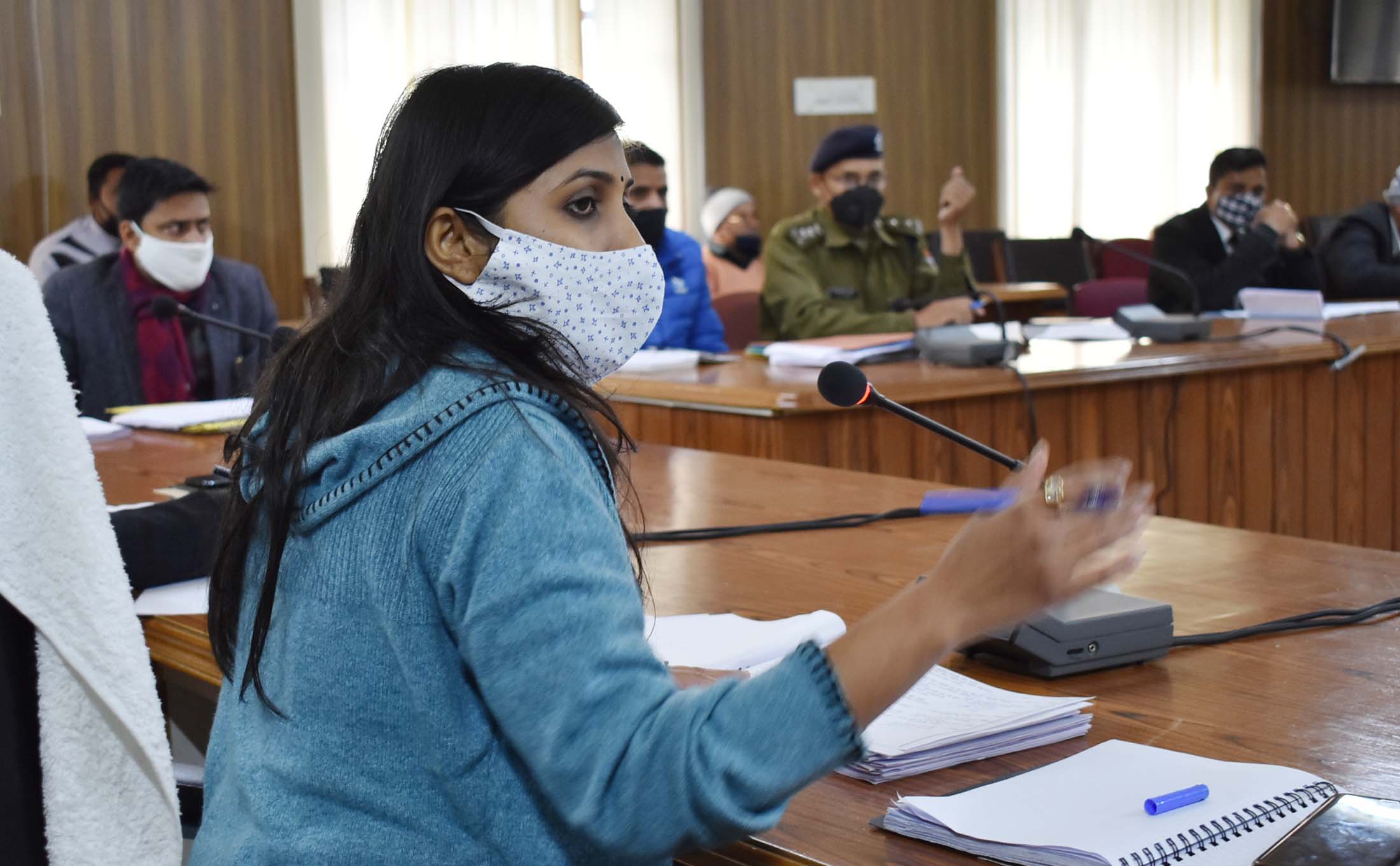 डीएम स्वाति भदौरिया ने की राजस्व विभाग की समीक्षा, वसूली के दिए निर्देश