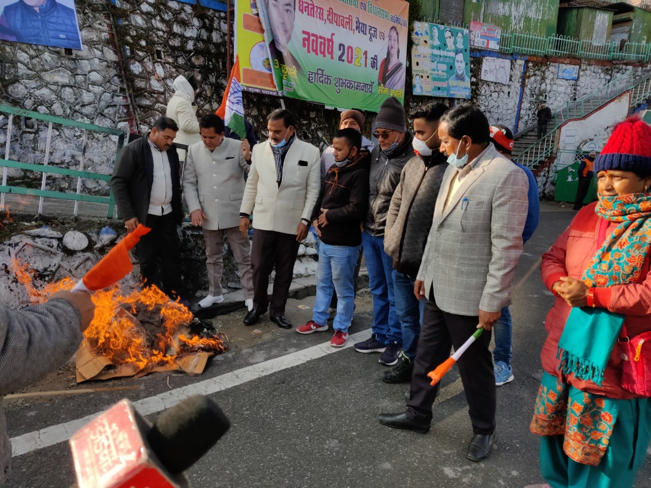 कांग्रेस ने फूंका बंशीधर भगत का पुतला