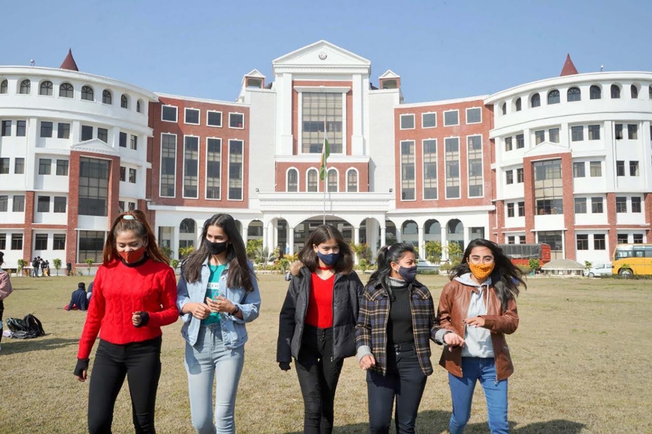 नये छात्र छात्राओं से गुलजार हुआ ग्राफिक एरा