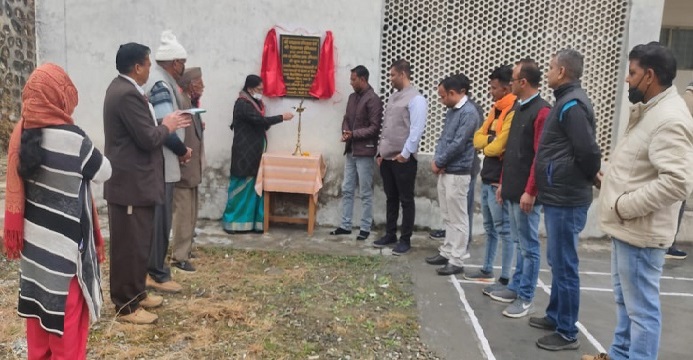 चंद्रबदनी महाविद्यालय में डॉ0 अंबिका प्रसाद उनियाल की पुण्य स्मृति में बैडमिंटन कोर्ट का निर्माण