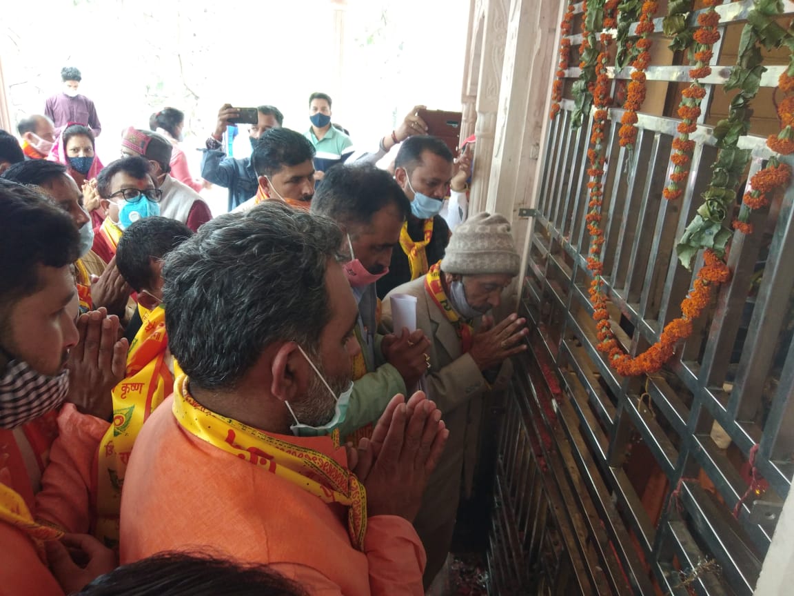सिद्धपीठ ज्वालामुखी मंदिर पहुंचे प्रभारी मंत्री स्वामी यतीश्वरानंद, अष्टादश महापुराण में किया प्रतिभाग