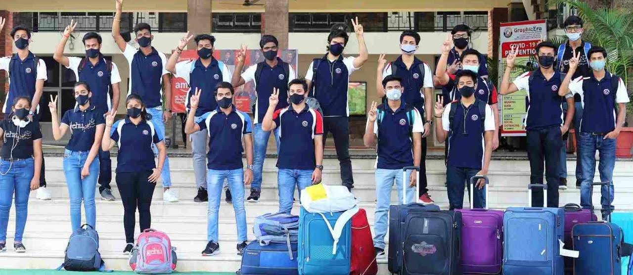 छात्र-छात्राओं की विमानों से वापसी का सिलसिला तीसरे दिन जारी