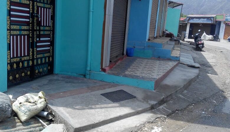 विकासखंड चंबा का नकोट कस्बा रहा पूर्णतः बंद