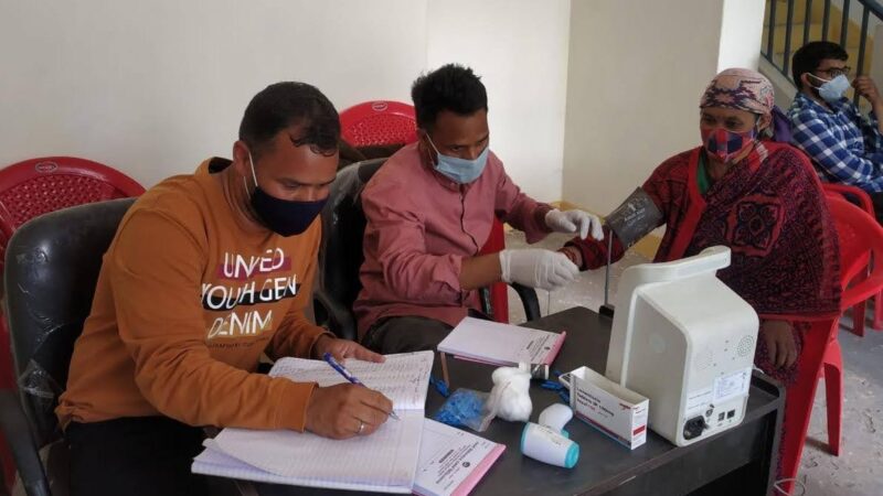 मिनी सचिवालय द्वीन्ग में 127 ग्रामीणों का किया स्वास्थ्य परीक्षण