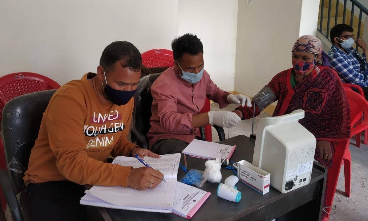 मिनी सचिवालय द्वीन्ग में 127 ग्रामीणों का किया स्वास्थ्य परीक्षण
