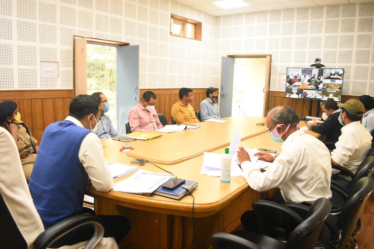 आयुक्त गढ़वाल ने मानसून सीजन को लेकर जिलों की तैयारियों को परखा