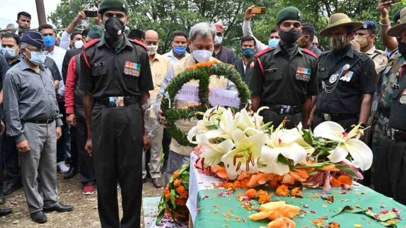 सीएम ने शहीद मनदीप नेगी को दी श्रद्धांजलि, परिवार को बारह लाख रुपए देने की घोषणा