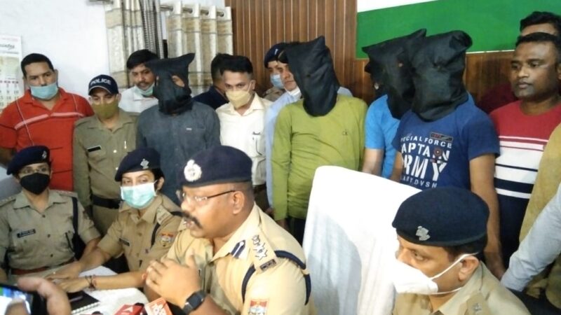 ज्वालापुर ज्वेलर्स लूट कांड का पर्दाफाश, आभूषण, नकदी, हथियारों के जखीरे के साथ 8 बदमाश गिरफ्तार