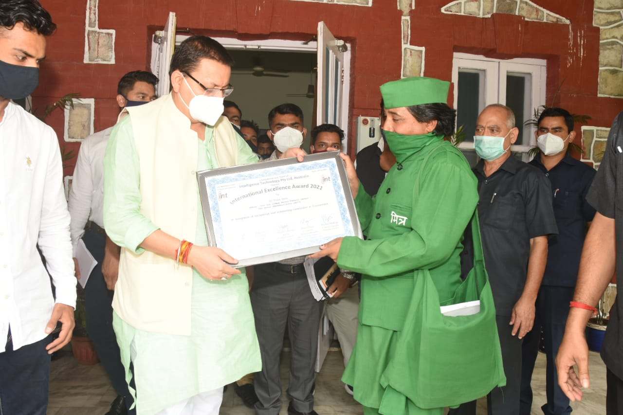 मुख्यमंत्री ने वृक्षमित्र डॉ सोनी को अंतर्राष्ट्रीय एक्सीलेंस अवार्ड से किया सम्मानित