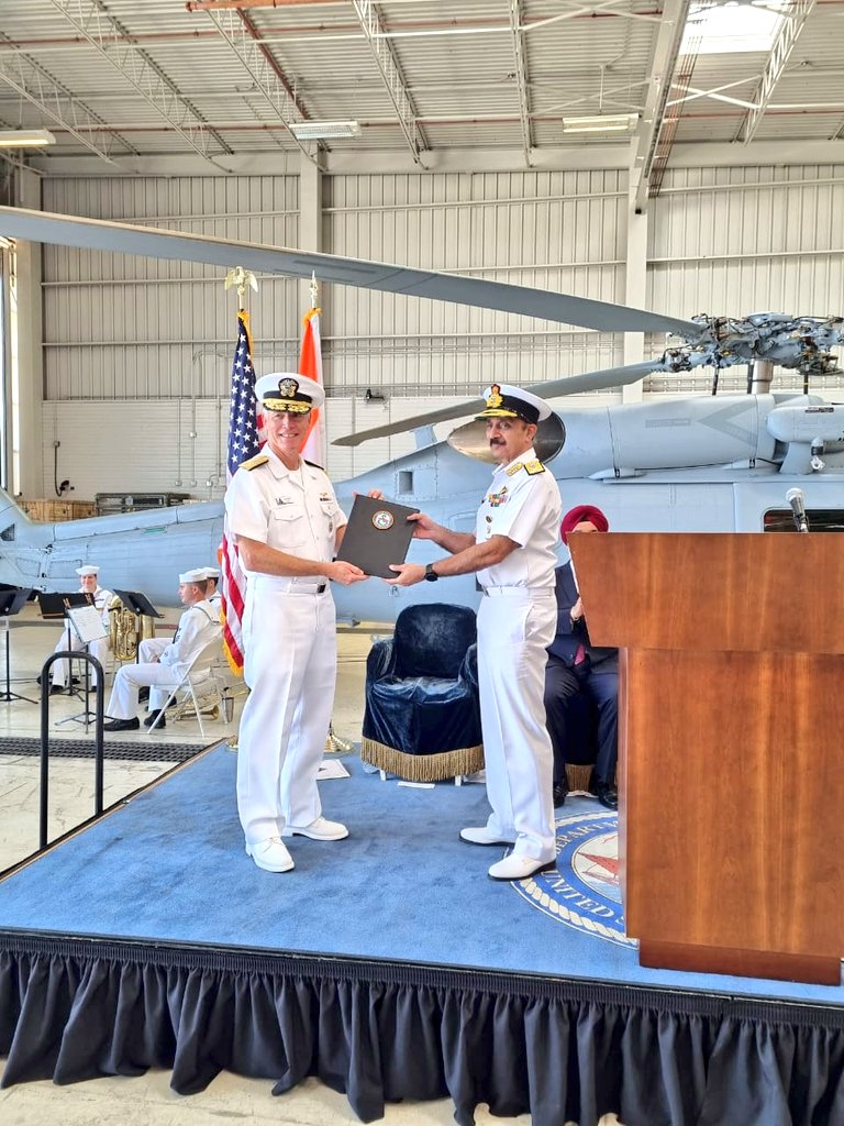 भारतीय नौसेना ने दो एमएच-60आर मल्टी रोल हेलीकॉप्टरों (एमआरएच) के पहले बैच को स्वीकार किया