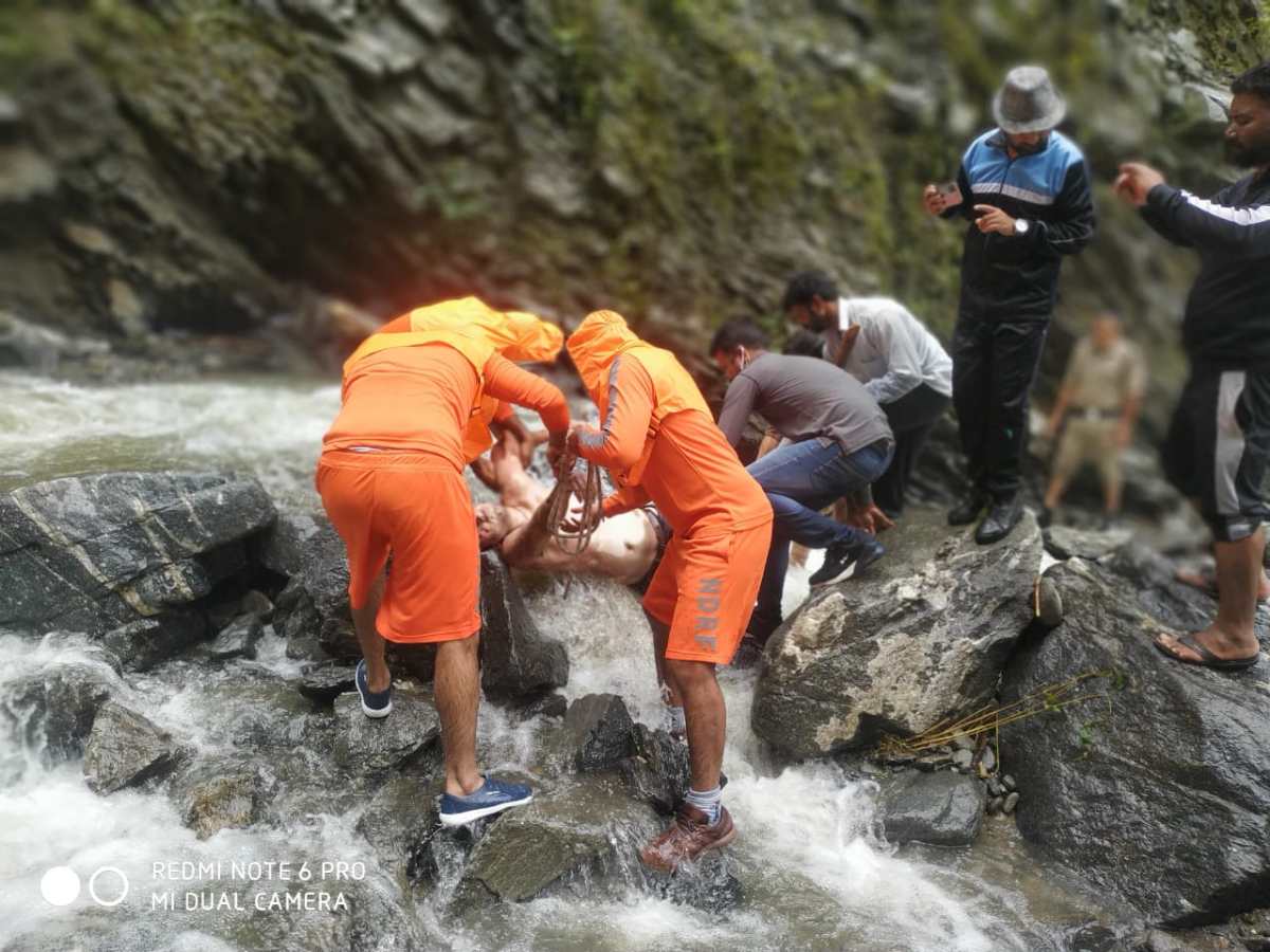 बाइक समेत गदेरे में बहा, दर्दनाक मौत