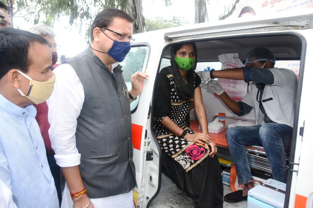 मुख्यमंत्री पुष्कर सिंह धामी ने कोविड वैक्सीनेशन अभियान का किया शुभारंभ