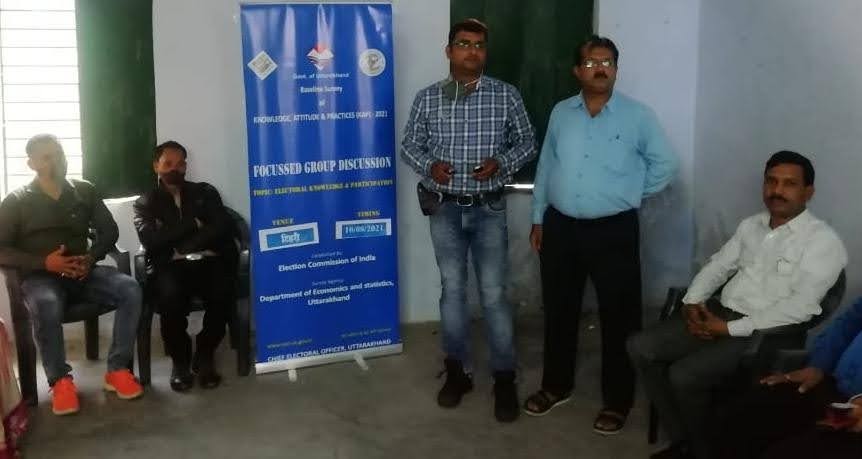 टिहरी जिले में बुड़ोगी गांव के मतदाताओं को दी निर्वाचन सम्बंधी जानकारी तो चमोली में 1950 हेल्पलाइन नम्बर जारी