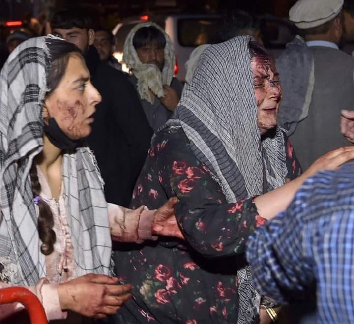 बड़ी खबर: काबुल एयरपोर्ट के बाहर सीरियल बम धमाके, में 100 से ज्यादा की मौत की खबर, आइएस ने ली जिम्मेदारी