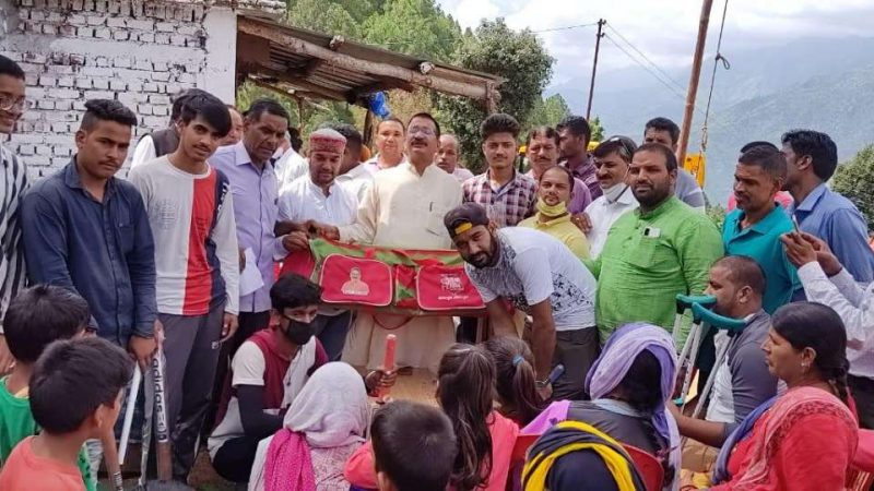 राष्ट्रीय खेल दिवस पर राज्य के सुदूर ग्रामीण अंचल में हॉकी के जादूगर मे. ध्यानचंद को दी श्रद्धांजलि