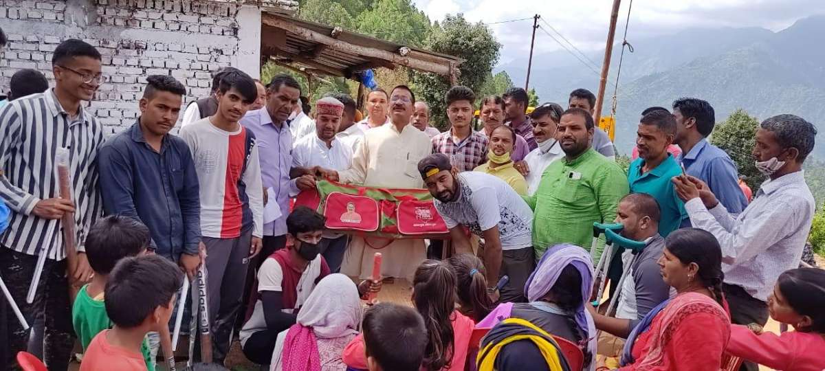 राष्ट्रीय खेल दिवस पर राज्य के सुदूर ग्रामीण अंचल में हॉकी के जादूगर मे. ध्यानचंद को दी श्रद्धांजलि