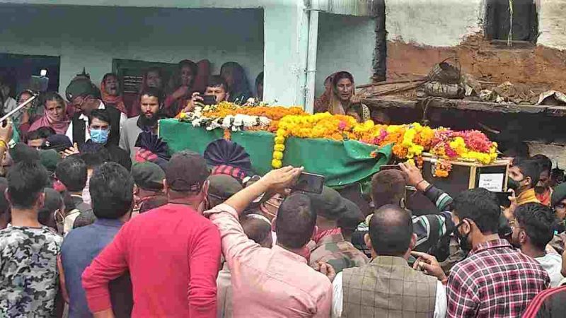 शहीद योगंबर सिंह का सैन्य सम्मान के साथ अंतिम संस्कार