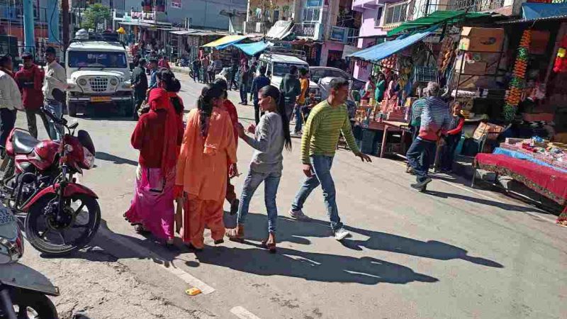 धनतेरस पर सजे बाजार , कोरोना काल के बाद टूटा सन्नाटा