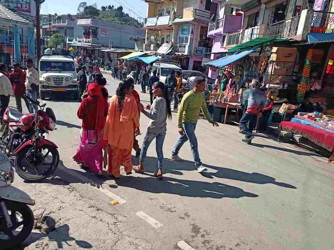 धनतेरस पर सजे बाजार , कोरोना काल के बाद टूटा सन्नाटा