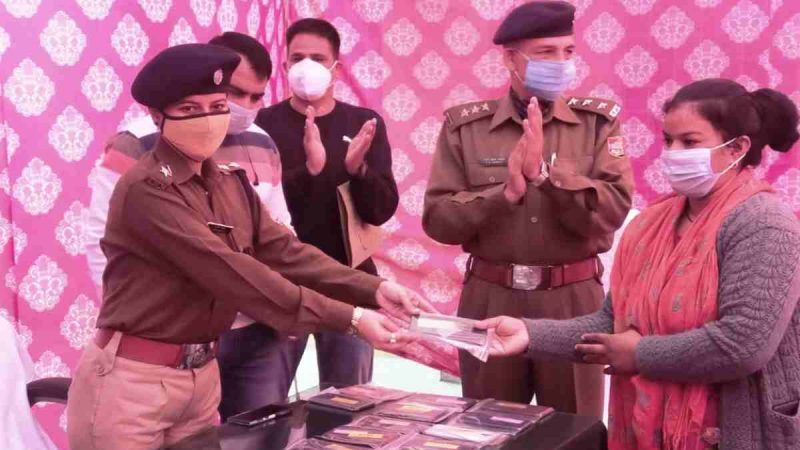 गुम हुए मोबाइल पाकर मोबाइल स्वामी बोले थैंक्यू टिहरी पुलिस