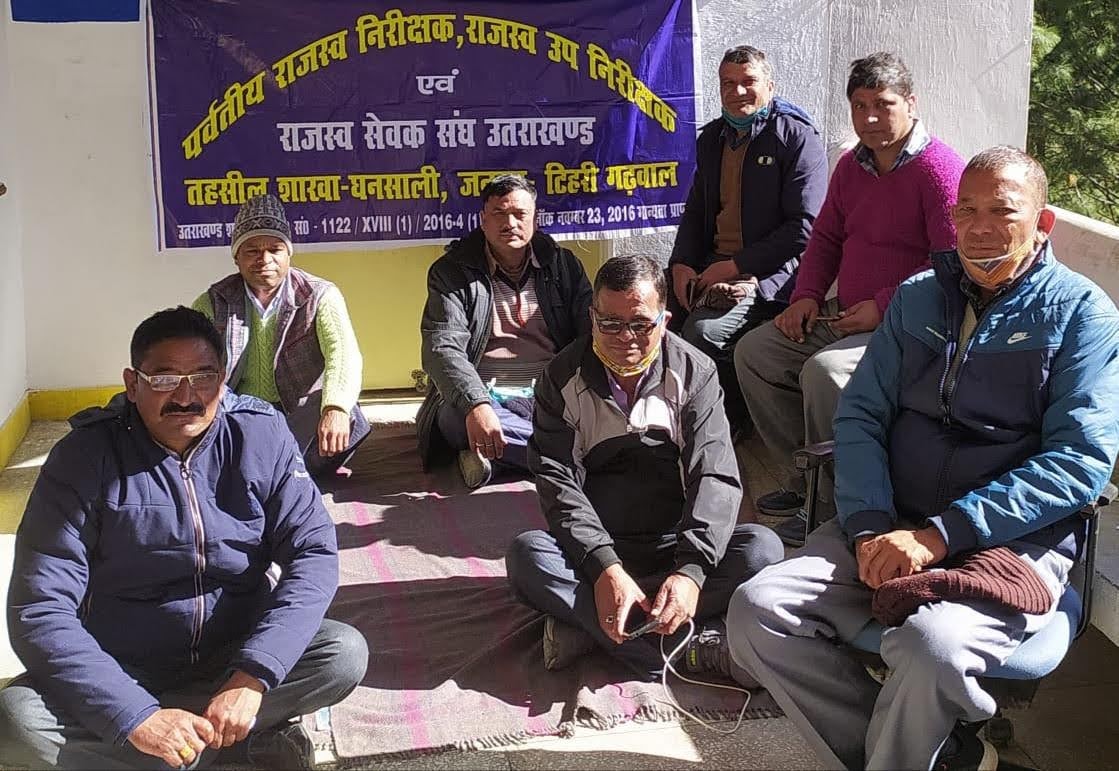 राजस्व फील्ड कर्मचारियों की हड़ताल 17वें दिन भी जारी