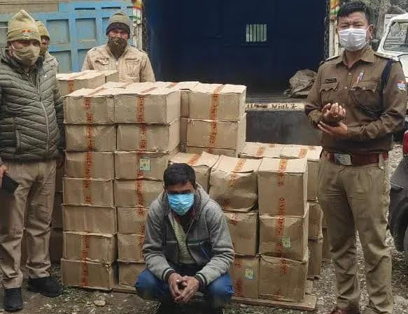 पुलिस ने यहां पकड़ी 3.5 लाख रुपए से अधिक की 90 पेटी देसी शराब अभियुक्त गिरफ्तार