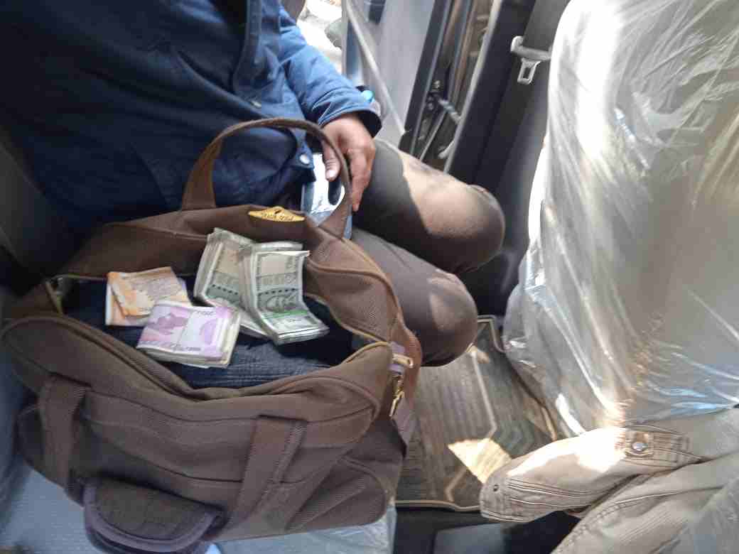 टिहरी पुलिस व स्टेटिक सर्विलांस टीम ने जब्त किये गए 1 लाख 30 हजार रुपये