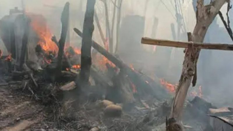 ब्रेकिंग: यहां भयंकर आग से कई झुग्गी झोपड़ियां जलकर राख,फायर ब्रिगेड मौके पर