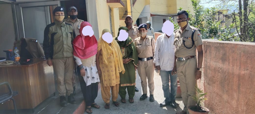 ज्वेलरी चोर गिरोह की 03 महिला सहित 01 पुरुष सदस्य पुलिस की गिरफ्त में