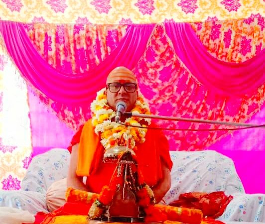 शिव महापुराण की कथा हमें जीवन जीने की कला सिखाती है : स्वामी रसिक महाराज