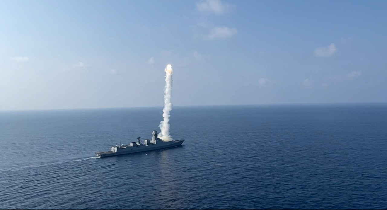 भारतीय नौसेना ने किया ब्रह्मोस मिसाइल का सफलतापूर्वक परीक्षण