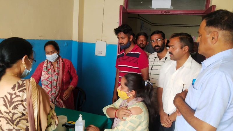 भाजपा कार्यकर्ताओं ने विद्यार्थियों एवं आमजन को कोविड की  बूस्टर डोज  लगाने को किया प्रेरित