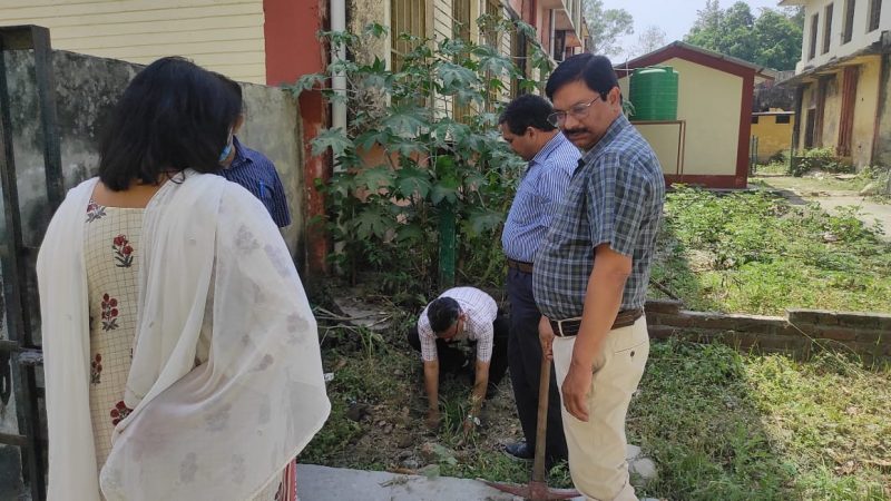 पृथ्वी दिवस पर वाणिज्य संकाय द्वारा वृक्षारोपण